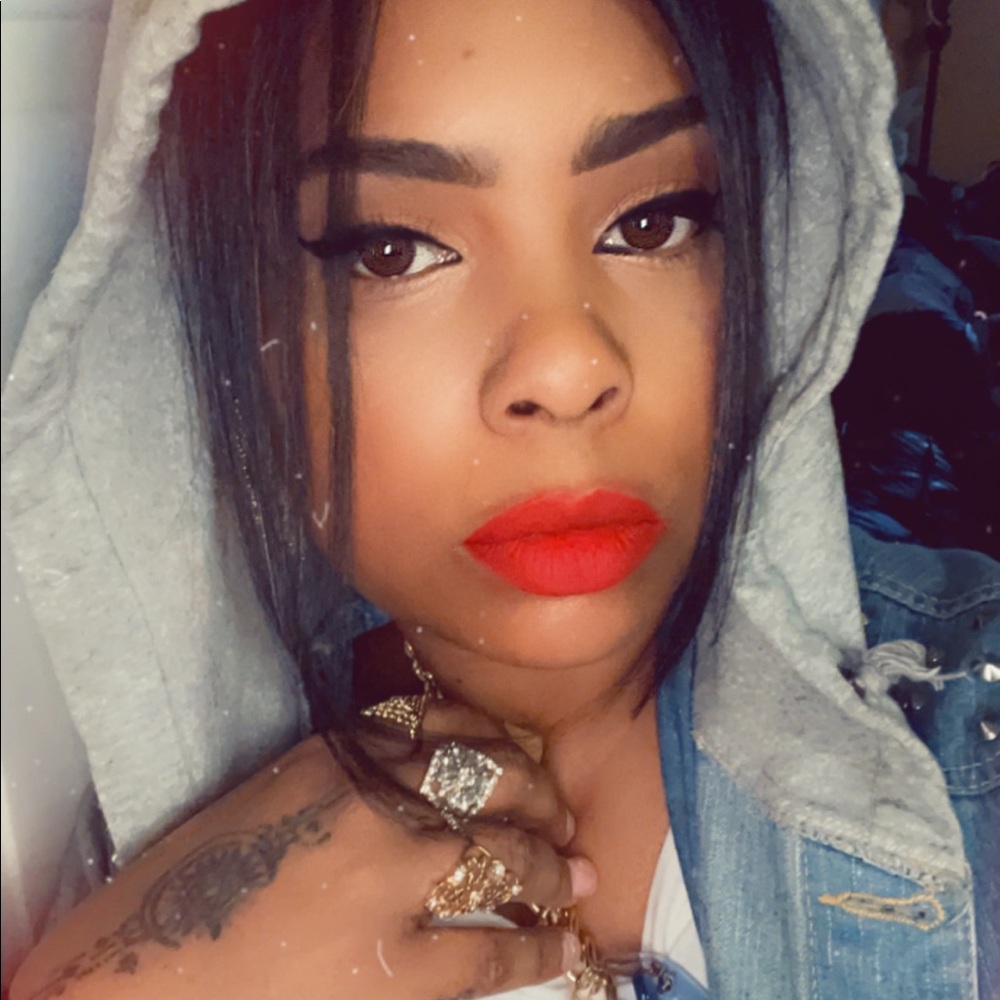 Meet your Posher, Nika